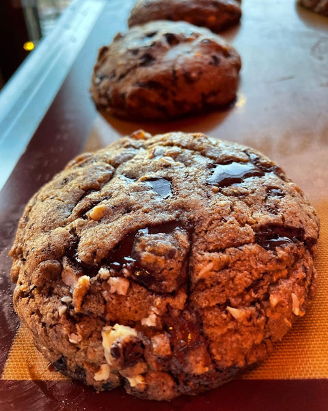 Kaka från Sponge Cookies med Malmö Mörk 70%